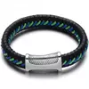 Pulseira masculina trançada em couro genuíno com detalhes em azul e verde, fecho prateado.