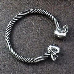 Bracelete Masculino Aço Inoxidável Caveira Dupla na internet