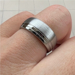 Anel Masculino Groove Escovado de Tungstênio 8mm - comprar online