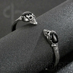 Bracelete Masculino Crânio Aço Inox e Pedra Ônix na internet