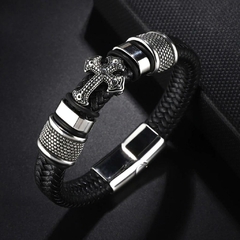 Pulseira Masculina Cruz em Couro e Aço Inox Fecho Magnético na internet