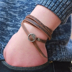 Pulseira Masculina de Couro Retro Premium na internet