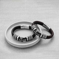 Pulseira Masculina Cruz em Couro e Aço Inox Fecho Magnético - loja online