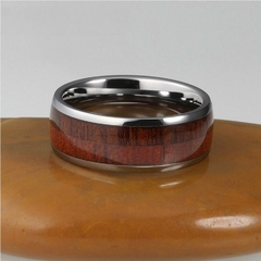Anel Masculino Tuano de Tungstênio com Madeira Embutida - comprar online