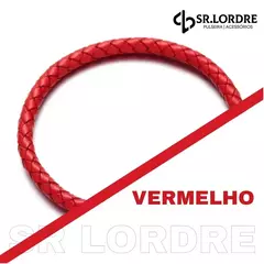 Pulseira masculina moderna em couro genuíno vermelho, destacando o design trançado.