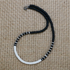 Colar Masculino Surf de Pedra de Ônix Branco e Preto na internet
