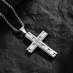 Colar Masculino Cruz Cravejado em Zircônia e Aço Inoxidável - comprar online