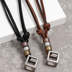 Colar Masculino Quadrado Vintage de Couro Legitimo