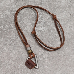 Colar Masculino Triângulo Vintage de Couro Legitimo na internet