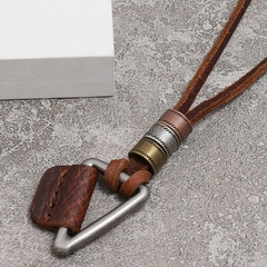 Colar Masculino Triângulo Vintage de Couro Legitimo - Pulseiras e Acessórios Masculino | Sr Lordre