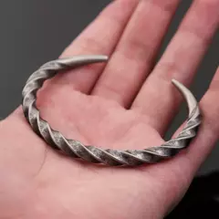 Bracelete Retrô Aberto Aço Inoxidável Premium - comprar online