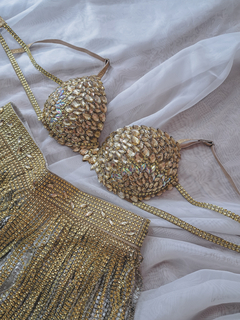 traje Dorado en internet