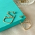 Brinco de argola retangular v cravejada banhado a Ouro 18k - comprar online