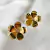 Brinco flor lisa com zircônia central cristal banhado a ouro 18k
