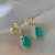 Brinco de argola coração gota zircônia turmalina verde fosca banhado a ouro 18k