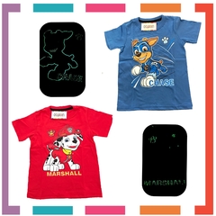 Remera M/C GLOW que BRILLA en la oscuridad 100% algodón peinado premium PATRULLA CANINA - PAW PATROL - OSURRIN