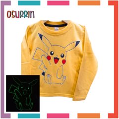 Remera ML GLOW que BRILLA en la oscuridad 100% algodón peinado premium PIKACHU