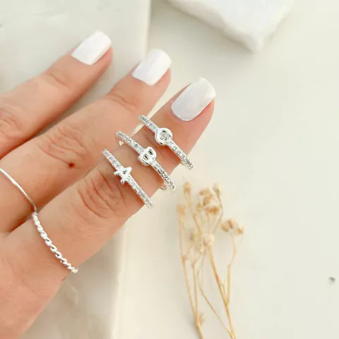 ANEL AJUSTÁVEL LETRA COM ZIRCÔNIAS