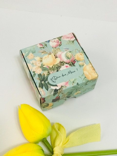 20 UN CAIXA CUBO 8X8 -CORAÇAO LAPITADO FLOR DE MAIO Mãe
