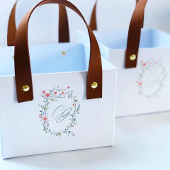 10 UN CESTA CARTONADA COM ALÇA 15x15x10 na internet