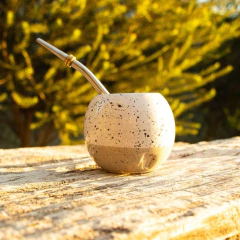 Mate de cerámica hecho a mano