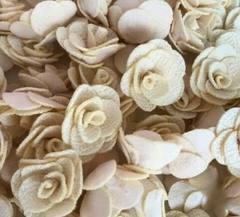 APLIQUE ROSA TECIDO 2,5 CM- 5 UNIDADES COR ÚNICA - Fitas da Teresa | Materiais para Laceiras - Apliques para Laços - Miçangas