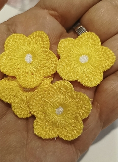 APLIQUE FLOR DE CROCHÊ PRINCESS 2,7CM AMARELO CANÁRIO - 4 UNIDADES - comprar online