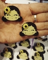 APLIQUE ACRÍLICO MENINA JUNINA CABELO PRETO COM FLOR - 2 UNIDADES - comprar online