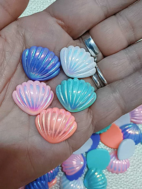 APLIQUE RESINA CONCHA DO MAR IRIZADA 20 mm./2 UNIDADES - comprar online