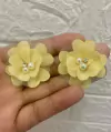 FLOR DE VOAL COM MEIO DE STRASS E PÉROLA AMARELA 4CM - 2 UNIDADES
