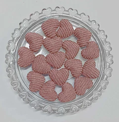 APLIQUE MINI CORAÇÃO VELUDO COTELÉ BASE METAL 1,5 x 2 / 5 UNIDADES - Fitas da Teresa | Materiais para Laceiras - Apliques para Laços - Miçangas