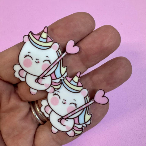 APLIQUE ACRÍLICO UNICÓRNIO VARINHA DE CORAÇÃO 4 X 4,5 cm. /2 UNIDADES - comprar online