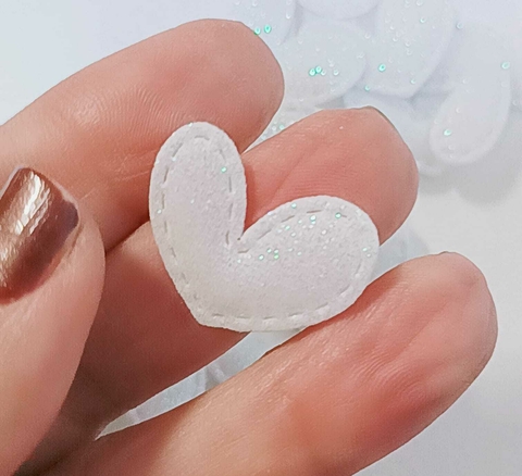 APLIQUE DE TECIDO COM GLITTER CORAÇÃO BRANCO 2 x 2 CM/ 10 UNIDADES - comprar online