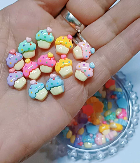APLIQUE RESINA MINI CUPCAKE 10 x 12 mm./10 UNIDADES - comprar online