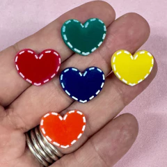 MINI APLIQUE ACRÍLICO CORAÇÃO PESPONTADO 2 x 2 cm. / 10 UNIDADES