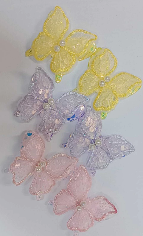 APLIQUE BORBOLETA BORDADA COM PAETÊS E PÉROLAS 6 X 5 cm. / 2 unidades