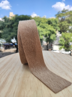 FITA INVERNO PELÚCIA COM PELINHOS 38MM - METRO - Fitas da Teresa | Materiais para Laceiras - Apliques para Laços - Miçangas