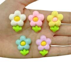 APLIQUE DE RESINA FLOR COM FOLHINHA 5 PÉTALAS - 5 UNIDADES
