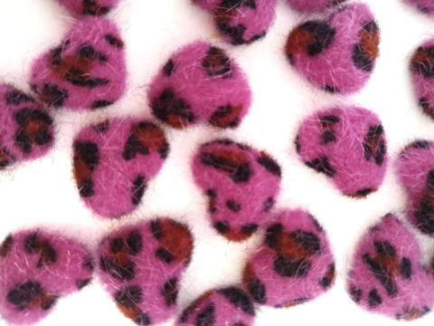 APLIQUE CORAÇÃO PELINHO BASE METAL - ROXO P