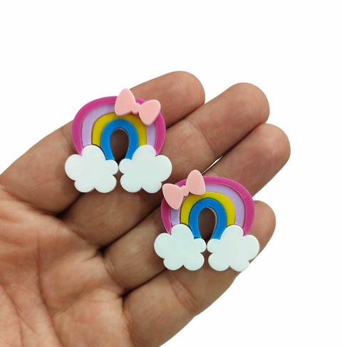 APLIQUE ACRÍLICO ARCO-ÍRIS TOPO PINK COM LAÇO - 2 UNIDADES