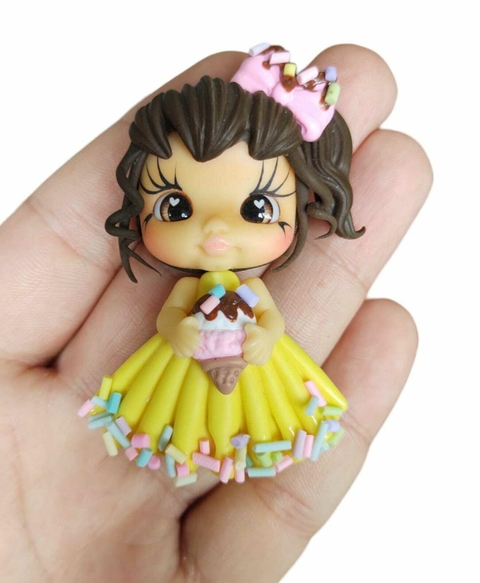 APLIQUE MENINA VESTIDO AMARELO GRANULADO - BISCUIT
