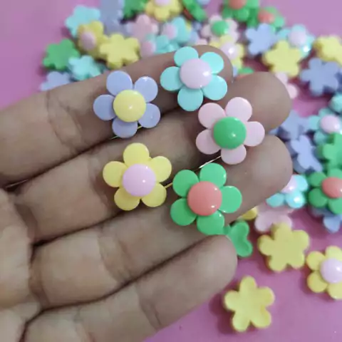 MINI APLIQUE YAMA RESINA MARGARIDA - 10 UNIDADES