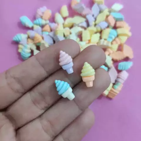 MINI APLIQUE YAMA RESINA SORVETE CASQUINHA - 10 UNIDADES