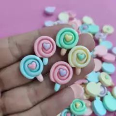 MINI APLIQUE YAMA RESINA PIRULITO CORAÇÃO - 10 UNIDADES