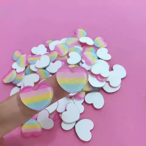 MINI APLIQUE YAMA CORAÇÃO ACRÍLICO COLORIDO E GLITTER - 10 UNIDADES