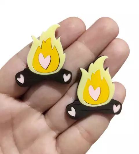 APLIQUE ACRÍLICO JUNIN0 FOGUEIRA COM CORAÇÃO - 2 UNIDADES