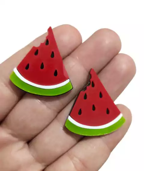 APLIQUE ACRÍLICO MELANCIA COM MORDIDA - 2 UNIDADES