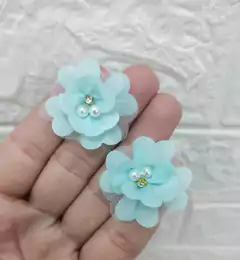 FLOR DE VOAL COM MEIO DE STRASS E PÉROLA TIFFANY 4CM - 2 UNIDADES - comprar online