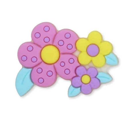 APLIQUE EMBORRACHADO FLOR TRIPLA COM FOLHA - 2 UNIDADES