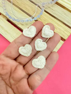 APLIQUE CORAÇÃO OFF WHITE CROCHE - 5 UNIDADES